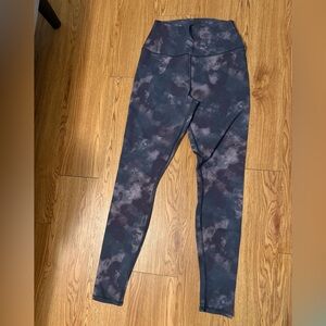 ALO Yoga Leggings in Black and Purple